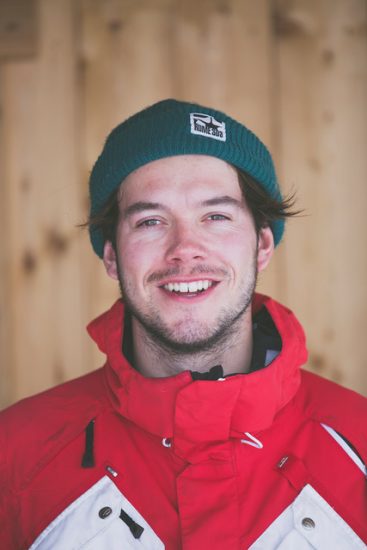 <em>Adam Gairns</em>, Snøbrettkøyrar, student ved Climate Change Management i Sogndal og styremedlem i Luftballet. Photographer: Luftballett