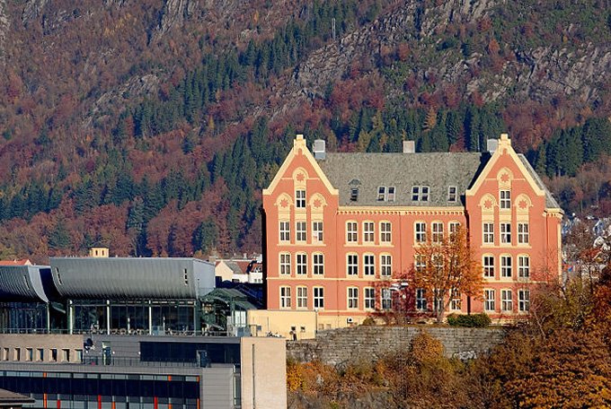 UiB Universitetet i Bergen, Det juridiske fakultet, Dragefjellet skole. Fotograf: Paul S. Amundsen
