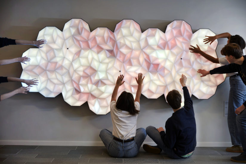 <em>Color Cloud</em>, Miriam Sleeman og Thomas Sloan. Fotograf: Øystein Klakegg