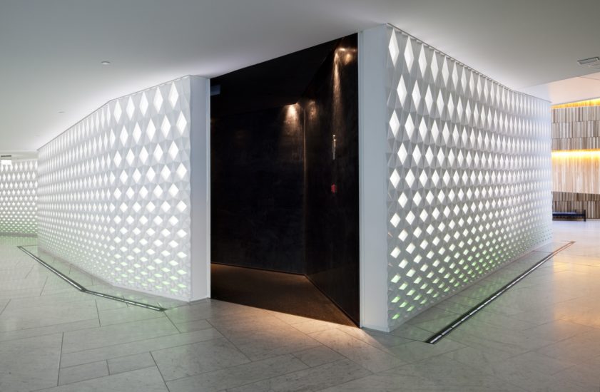<em>The other wall</em>, Olafur Eliasson. Photographer: Trond A. Isaksen