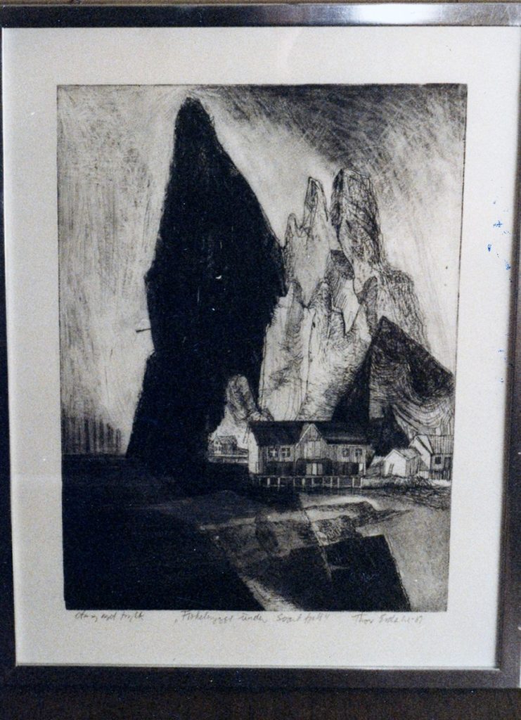 <em>Fiskebrygge under svart fjell</em>, Thor Erdahl. Photographer: Ukjent