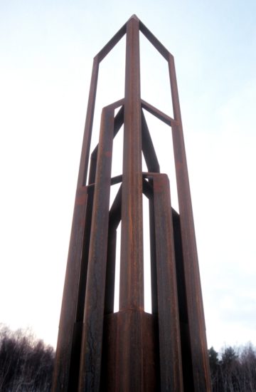 3 delt Obelisk, Paul Brand. Fotograf: Arvid Sveen