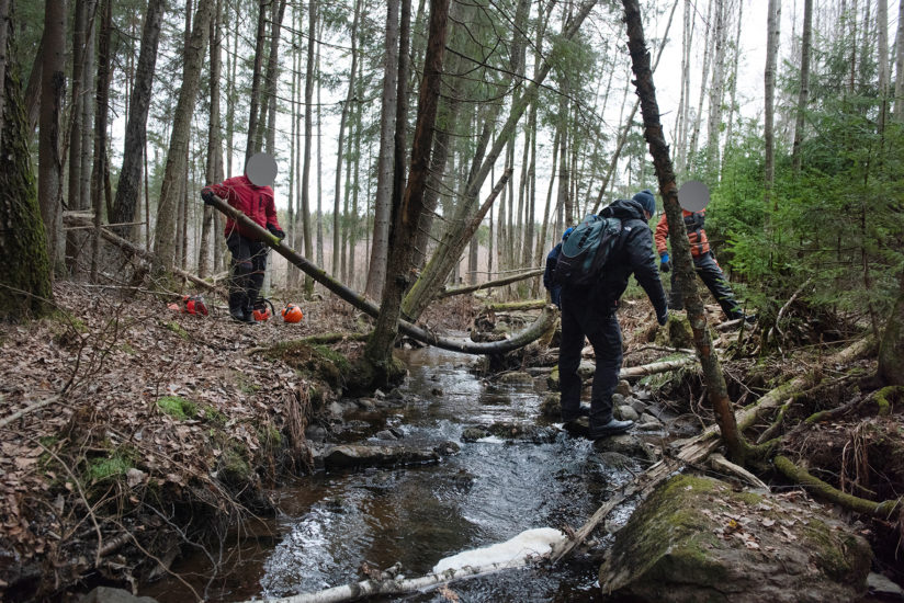 <em>Workshop</em>, Vougas har sammen med innsatte og ansatte i fengslet, og Rud videregående skole bygget verket Flukthus / Báhtarangoahti. Vougas lea ovttasbargan giddagasain ja virggesain giddagasas, ja Rud joatkkaskuvlla olggobealde oahppiin ráhkadan dáiddadaga Báhtarangoahti / Flukthus. Photographer: Thomas Tveter