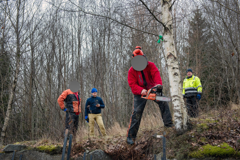 Workshop, Vougas har sammen med innsatte og ansatte i fengslet, og Rud videregående skole bygget verket Flukthus / Báhtarangoahti. Vougas lea ovttasbargan giddagasain ja virggesain giddagasas, ja Rud joatkkaskuvlla olggobealde oahppiin ráhkadan dáiddadaga Báhtarangoahti / Flukthus. Fotograf: Thomas Tveter