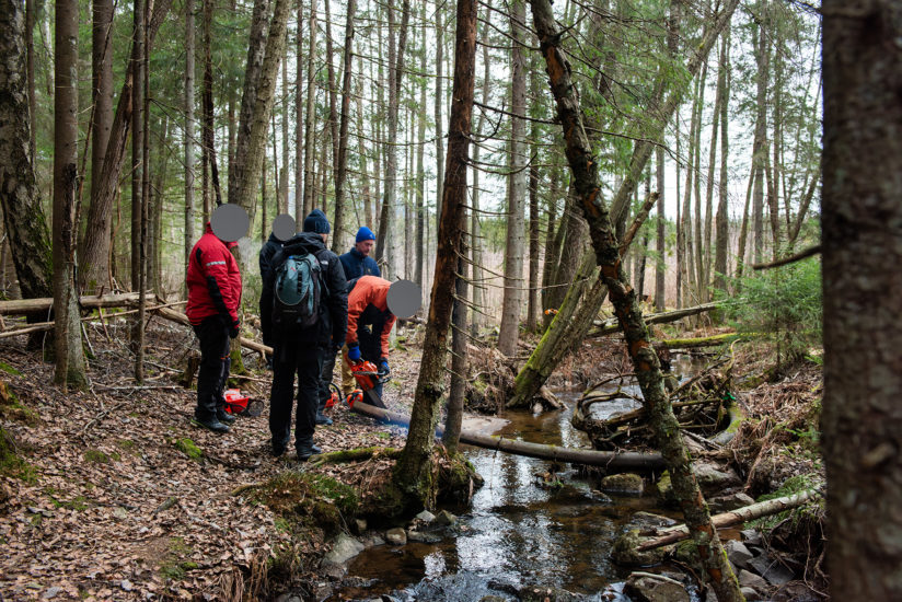 <em>Workshop</em>, Vougas har sammen med innsatte og ansatte i fengslet, og Rud videregående skole bygget verket Flukthus / Báhtarangoahti. Vougas lea ovttasbargan giddagasain ja virggesain giddagasas, ja Rud joatkkaskuvlla olggobealde oahppiin ráhkadan dáiddadaga Báhtarangoahti / Flukthus. Photographer: Thomas Tveter