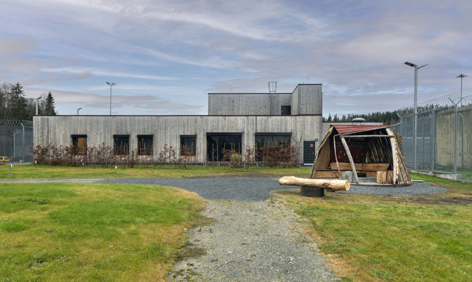 Flukthus / Báhtarangoahti, Vougas – ved Joar Nango og Eystein Talleraas. Fotograf: Thomas Tveter