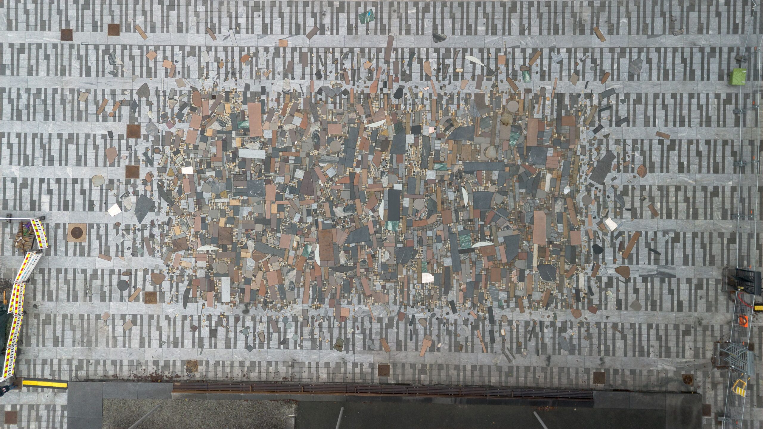 Bygulvet "Sebastia" av kunstneren Jumana Manna.