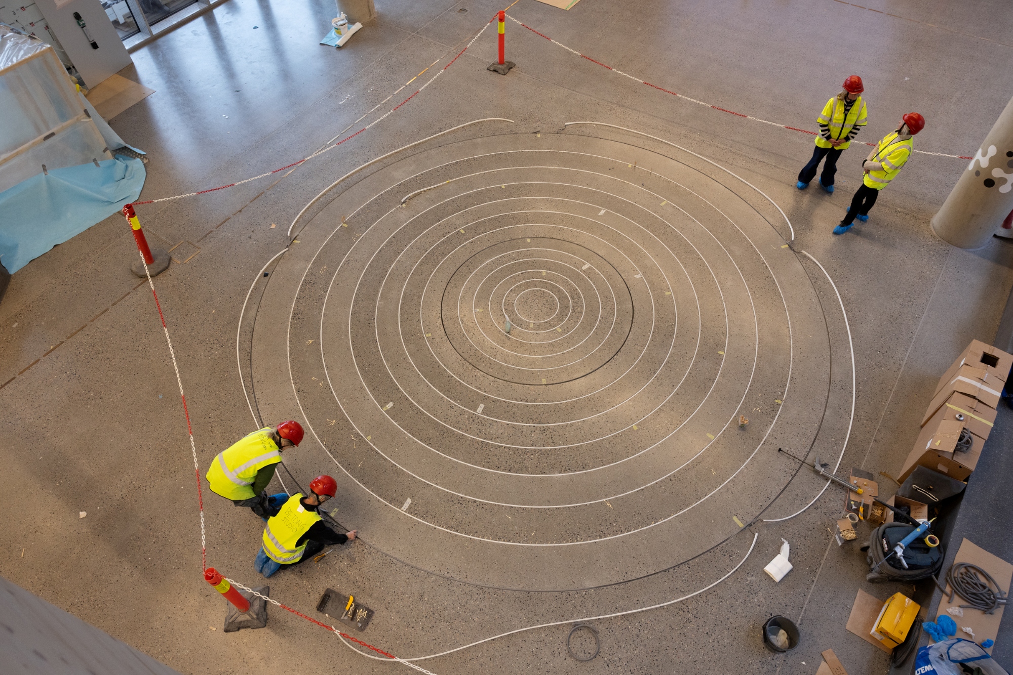 Montering av Teleport i Livsvitenskapsbygget. Foto: Trond Isaksen/KORO.